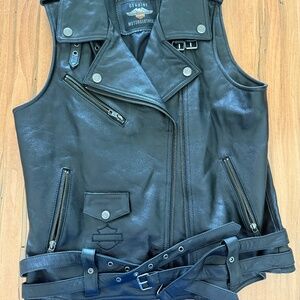 New w/o tags, Harley Davidson Black Leather Motorcycle Vest, Size Medium